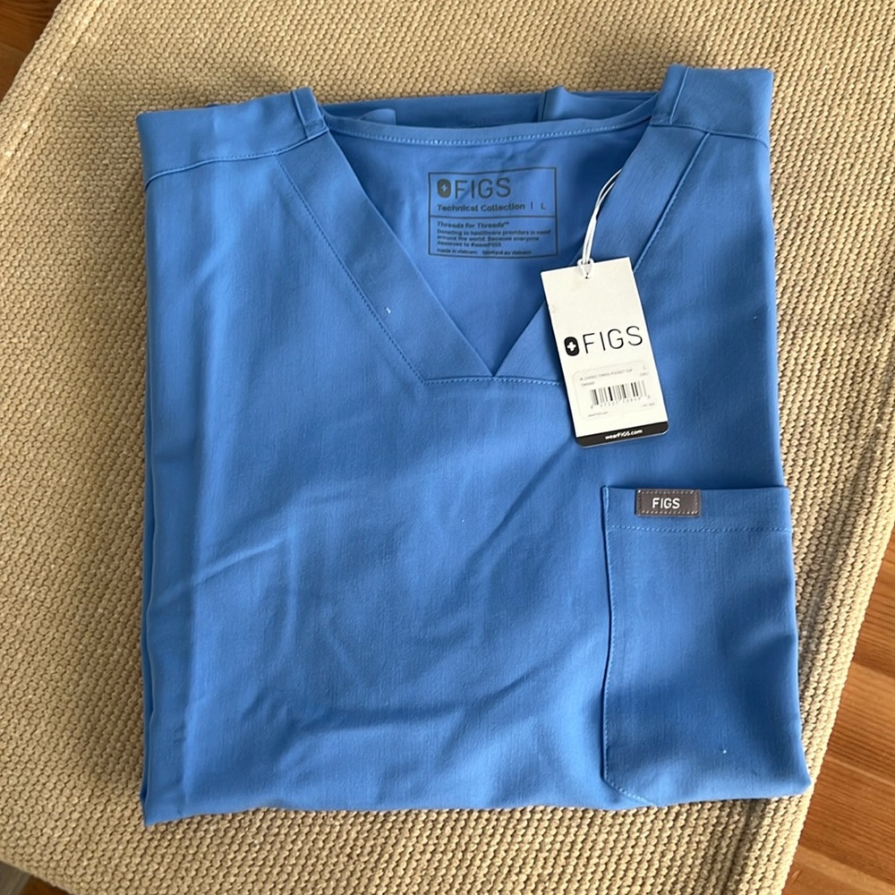 Men’s Figs Scrubs 3 Pocket Top L - Brand NEW with tags! Ceil Blue